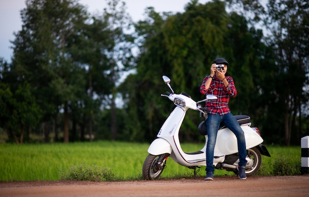 Motos hombre y blanco Fotos para tu negocio