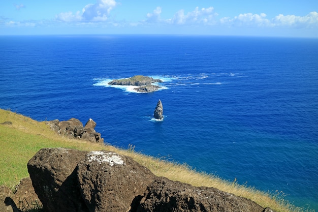 Motu Nui Island und die kleinere Motu Iti Island mit Motu Kao Kao Sea Stack, Osterinsel, Chile