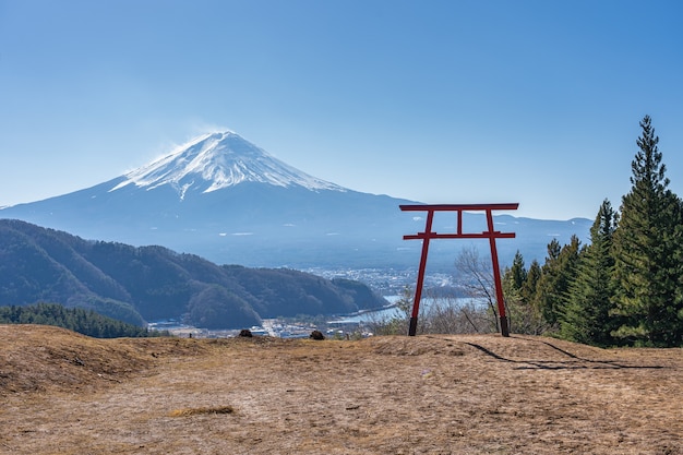 Mount Fuji mit Torii-Tor in Kawaguchiko, Japan.