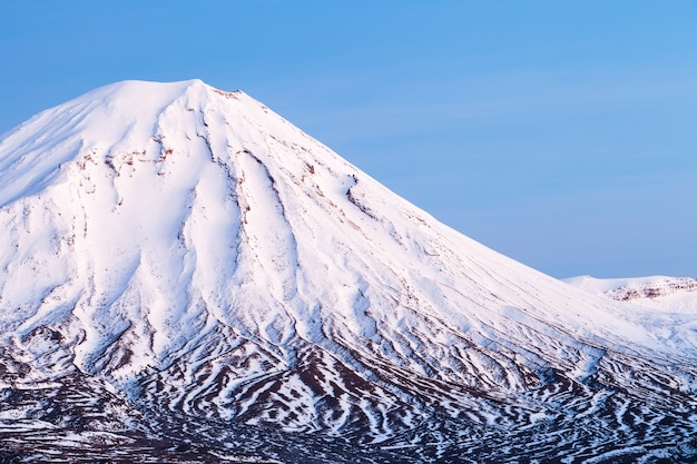 Mount Ngauruhoe mit Winterschnee Tongariro National Park