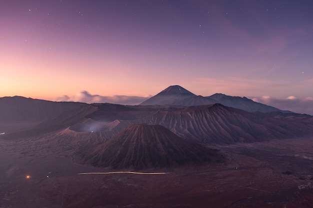 Mount Vulkan ein aktiver mit Stern im Morgengrauen