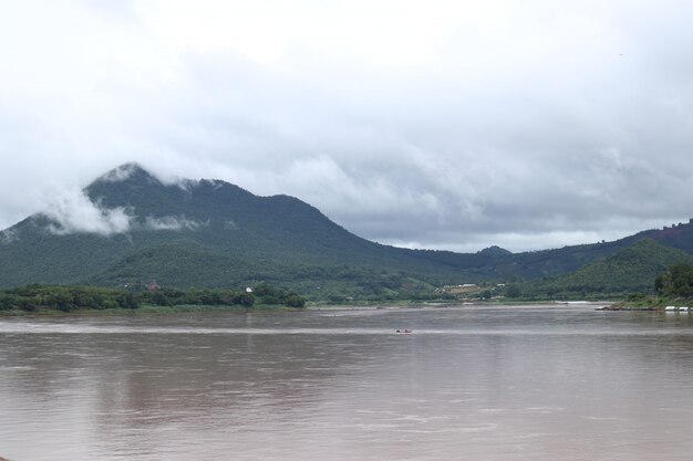 Mountian y el río Mekong, Xanamkhan, Laos