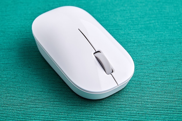 Mouse de computador sem fio feito de plástico branco