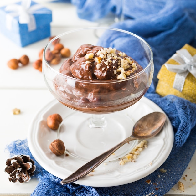 Mousse de pudim de chocolate com abacate