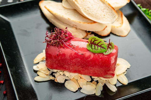 Mousse de hígado con salsa de arándanos