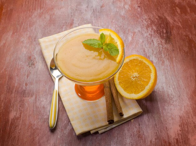 Mousse de naranja con canela