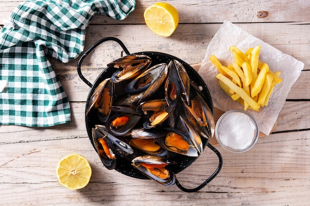 Moussels e batatas fritas ou molues-frites