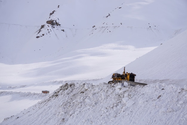 Moutains do inverno com neve. Leh ladakh.
