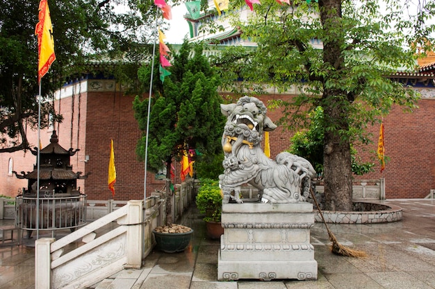 Móveis de decoração e design de interiores estilo chinês do templo de Tiantan para pessoas que viajam visitam e respeitam rezam em Shantou ou Swatow em 7 de maio de 2018 em Chaozhou China