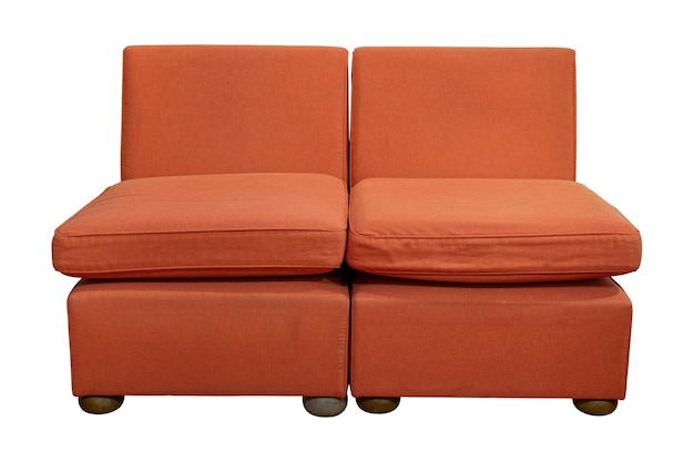 Foto móveis de sofá laranja isolados em branco com traçado de recorte