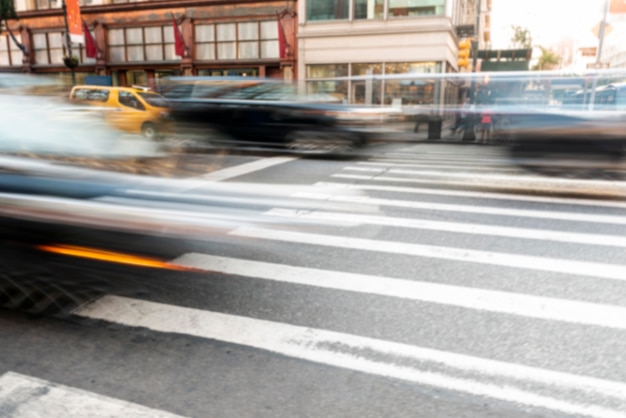 Foto movendo carros no trânsito da cidade