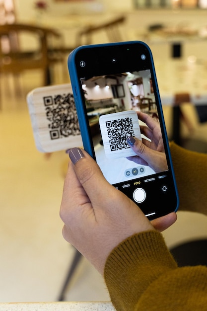 Foto móvil haciendo fotos con qr