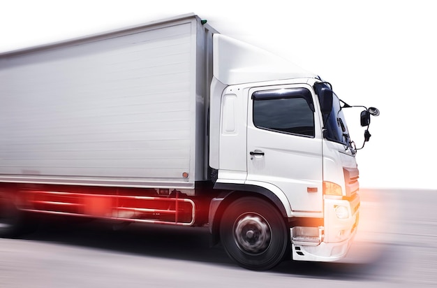 Foto movimento acelerado de caminhões de carga dirigindo na estrada caminhão de entrega de transporte logística de caminhão de carga