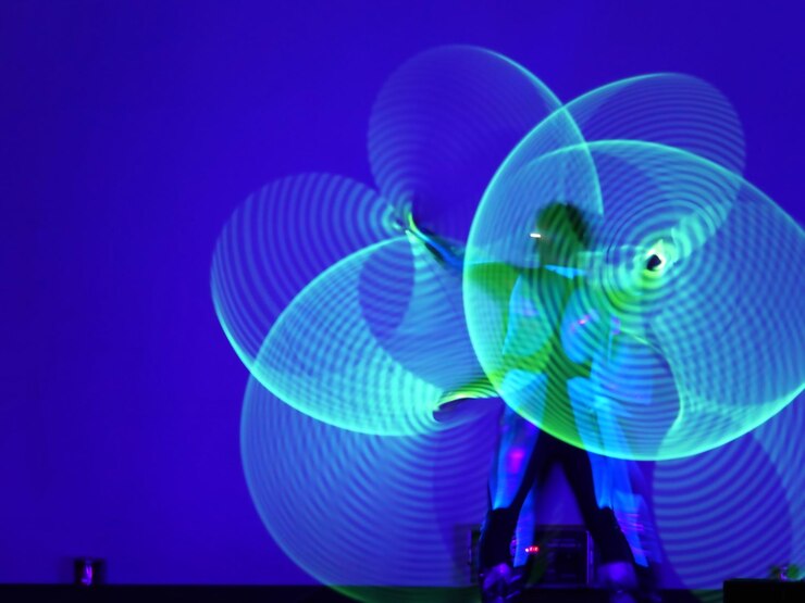 Foto movimento desfocado de equipamentos de iluminação iluminados