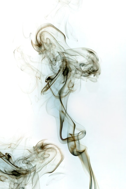 Movimento tóxico de fumaça em um fundo branco.