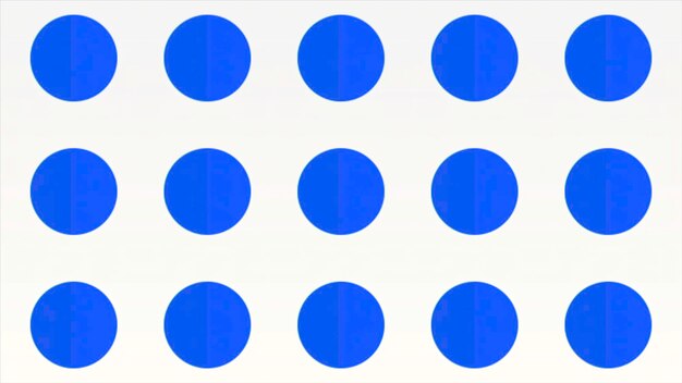 Movimiento de animación brillante bolas pequeñas multicolores que cambian de color y relevantes en un azul brillante