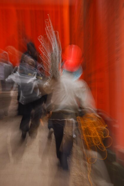 Foto movimiento borroso de la gente en un concierto de música