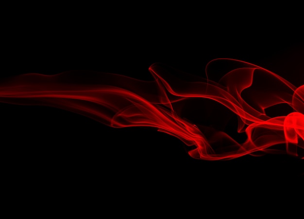 Movimiento de humo rojo abstracto sobre fondo negro