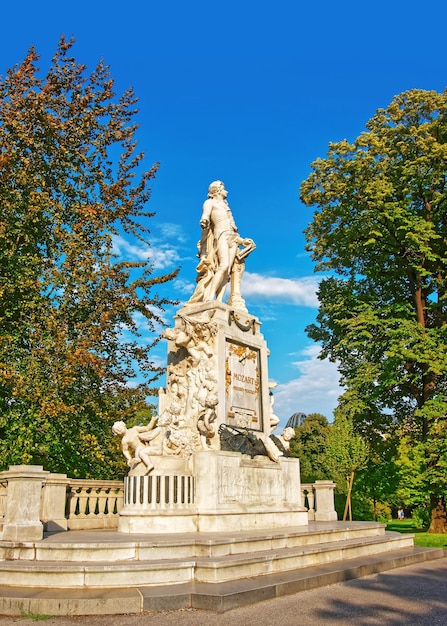 Mozart-Skulptur im Burggarten, Wien, Österreich.