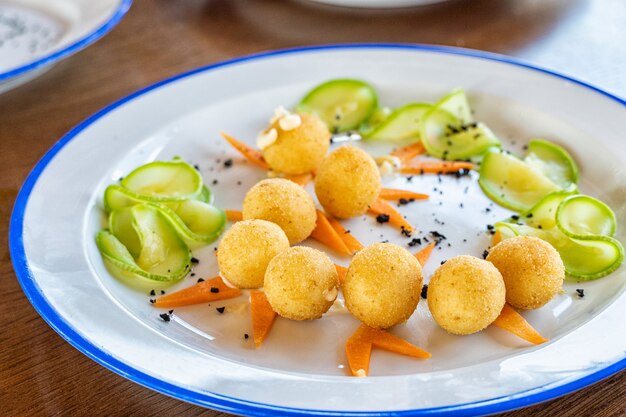 Mozzarella-Käsebällchen mit frittierter Kruste