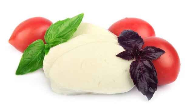 Mozzarella mit Kirschtomaten und Basilikum