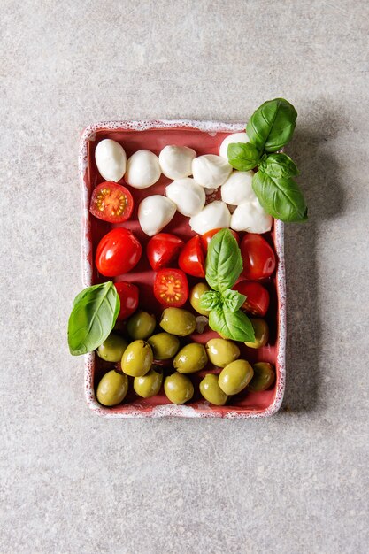 Mozzarella Tomates Aceitunas Antipasto