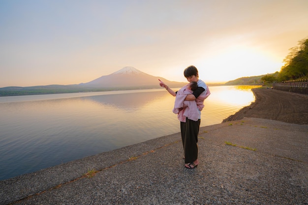 Mt Fuji Lake Yamanaka und Eltern und Kinder