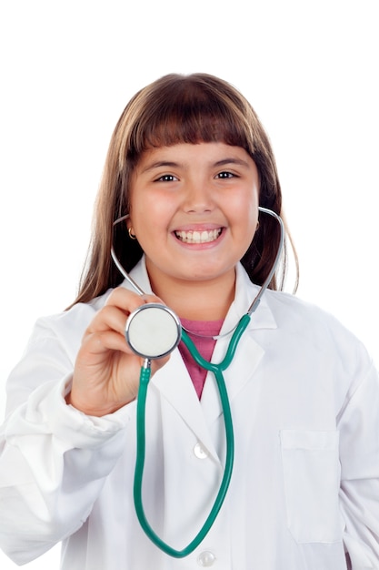 Muchacha divertida con uniforme médico