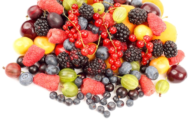Muchas bayas frescas diferentes. vitamina útil comida sana