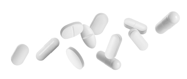 Muchas pastillas diferentes cayendo sobre un fondo blanco