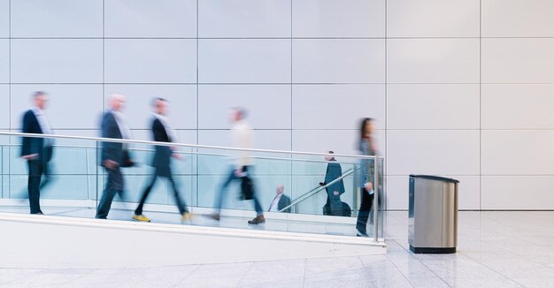 Muchos empresarios anónimos en la feria comercial