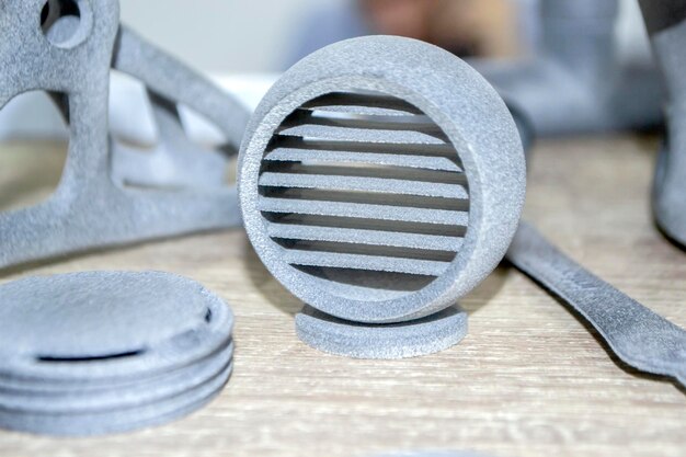 Muchos modelos grises impresos en impresora 3D Objetos grises impresos en impresora 3D
