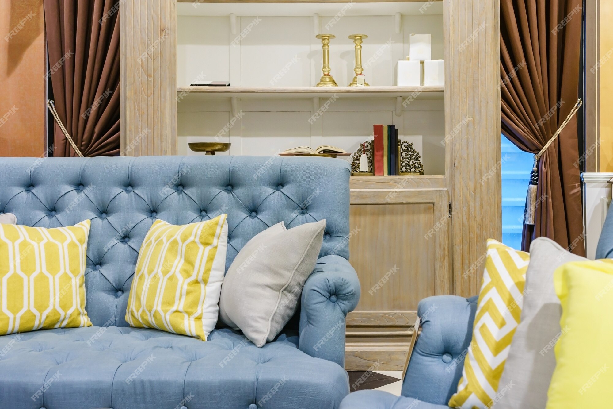 Muebles de estilo vintage en una sala de estar. interior de la sala de estar en la casa. Foto Premium