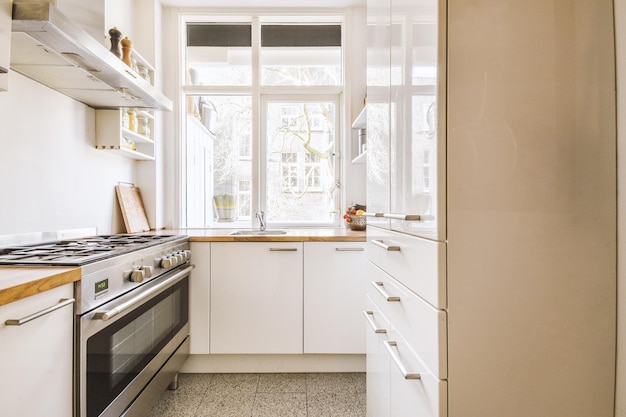 Muebles de cocina de esquina en apartamento moderno