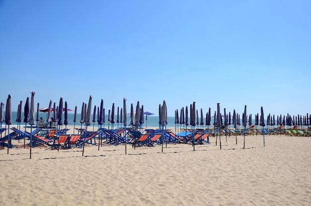 Muebles en la playa de Cha am