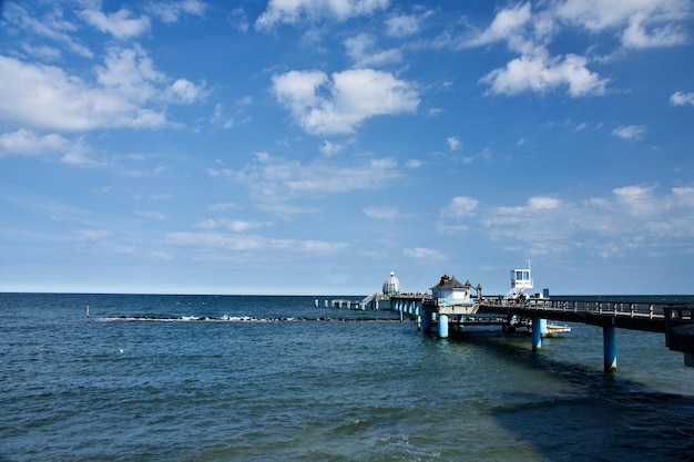 Foto el muelle de la ciudad de binz en la isla de rugen