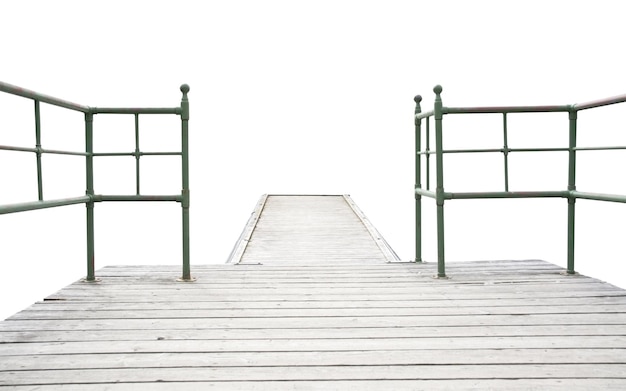 El muelle contra el cielo despejado