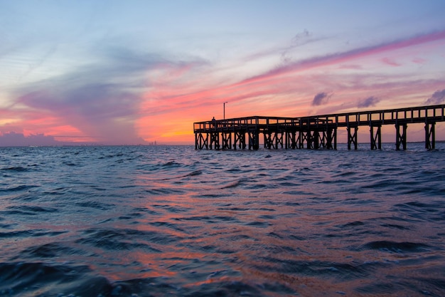 Muelle en la costa este de Mobile Bay