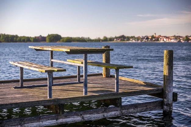 Foto el muelle en el lago contra el cielo.