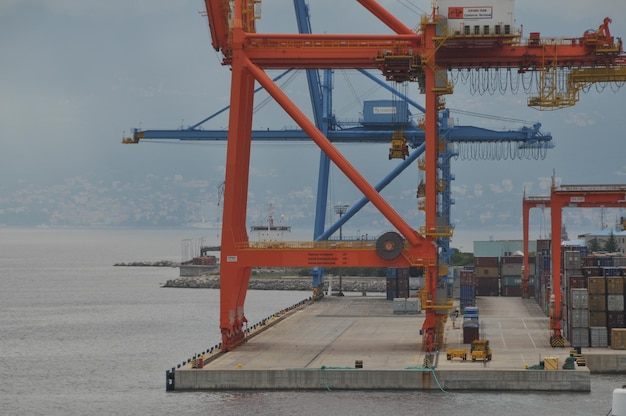 Foto muelle por el mar contra el cielo