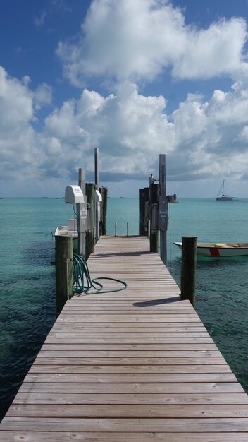 Muelle en el mar