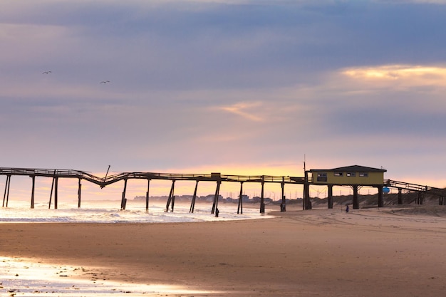 Muelle de pesca dañado en la isla de Hatteras OBX NC US