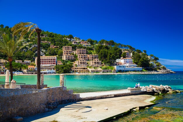 Muelle en el puerto de Port de Soller en Mallorca