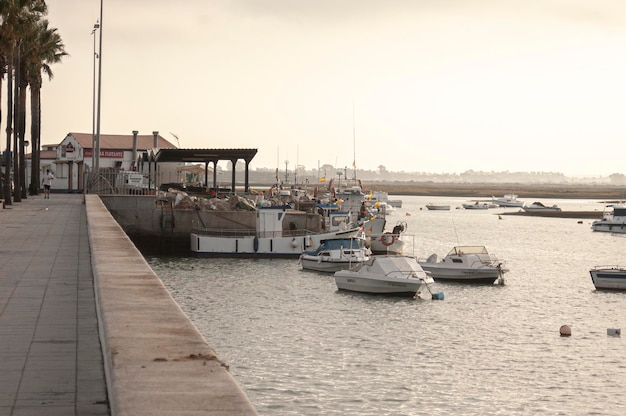 Muelle de Sancti Petri en calma