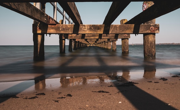 Foto muelle sobre el mar contra el cielo