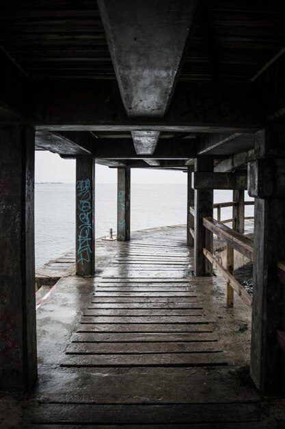 Foto el muelle sombreado