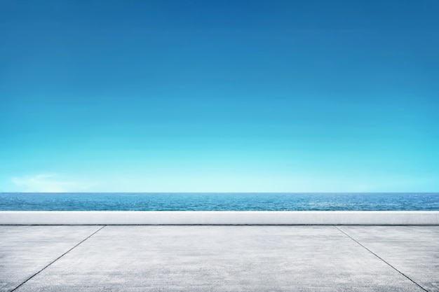 Muelle con vista al mar