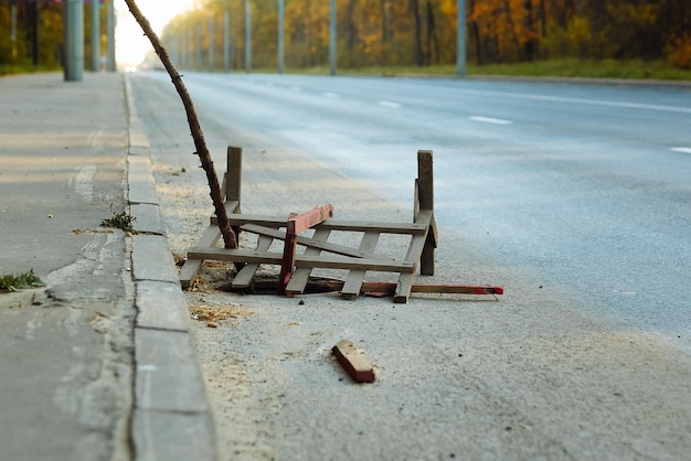 Foto müllgrubenschäden auf der straße