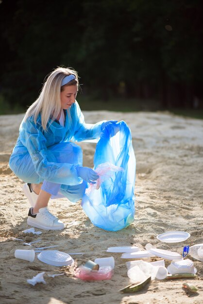 Müllwächter oder Müll am Strand.