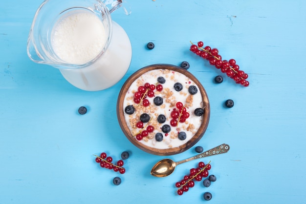 Muesli com frutas e leite